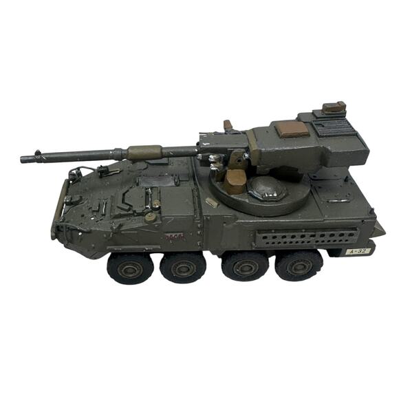 Vintage M1128 Mobile Gun System Military Vehicle Plastic 1:72 Scale Model Built - Picture 5 of 10